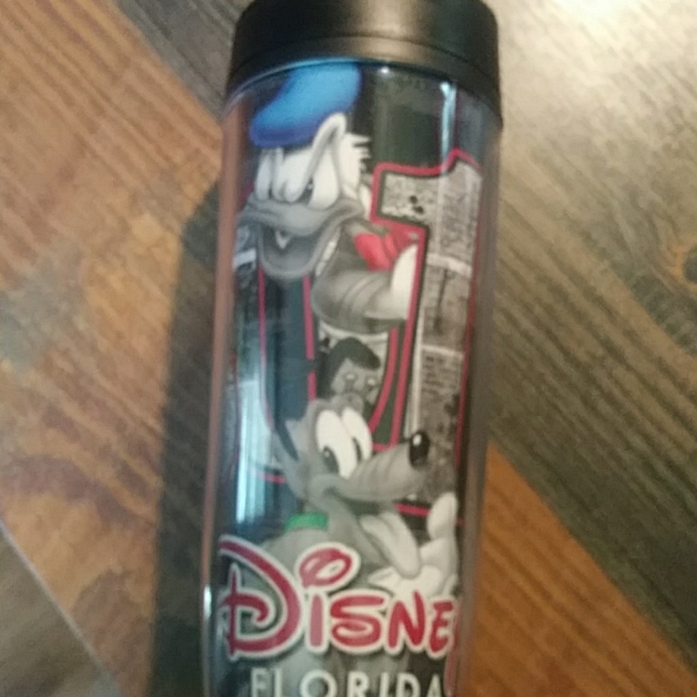 Walt Disney. 2017 thermos